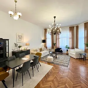 Hillside Luxury With Free Garage Budapest