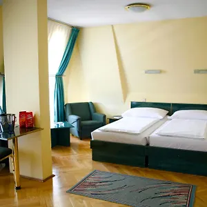 Hotel Bara, Budapest