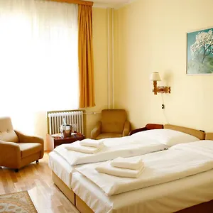 Hotel Bara Junior, Budapešť